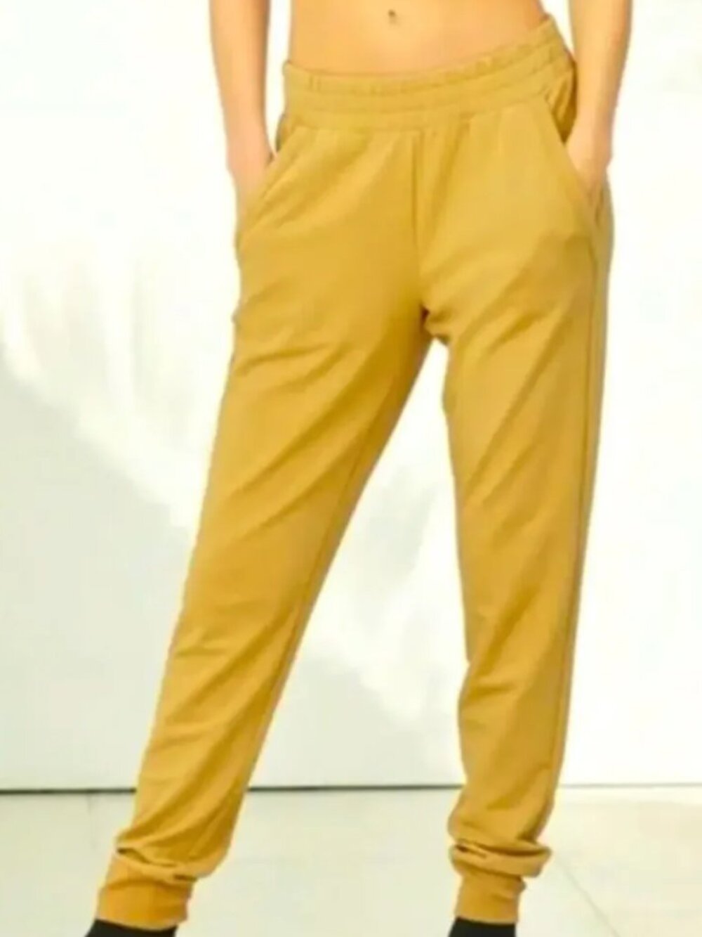 Alo Yoga Unwind Sweatpant Gold/Tan Size M